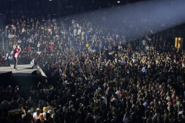 Zagreb: Peđa Jovanović održao koncert u Areni