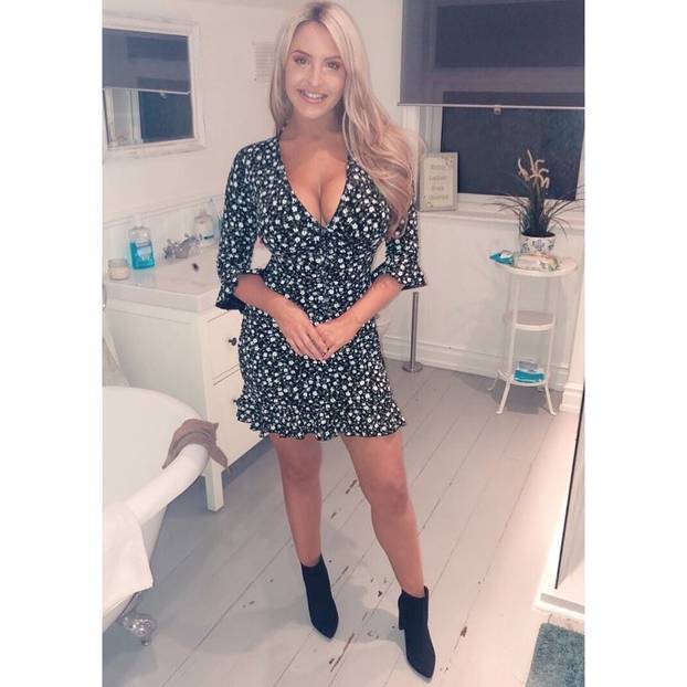 FOTO Ups, ovo nije očekivala! Britanska 'Diletta' doživjela je nezgodu na konjskoj utrci...