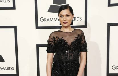 Pjevačica Jessie J objavila da nije dobro nakon operacije...