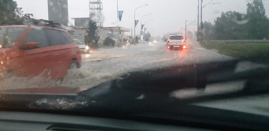 Ulice i podvožnjaci pod vodom: Zagreb pogodilo jako nevrijeme