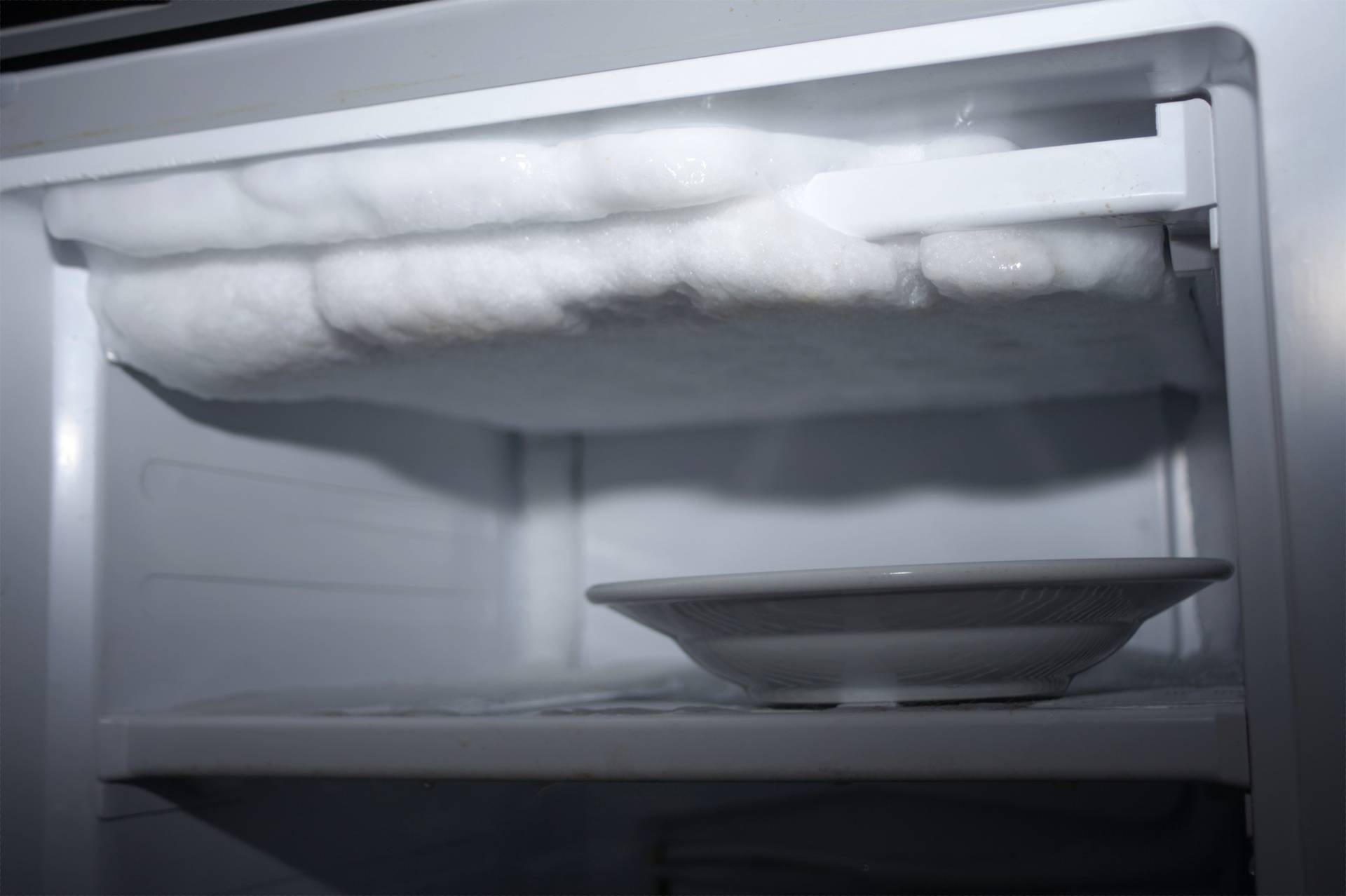 Evo kako se riješiti leda koji se uporno nakuplja u hladnjaku