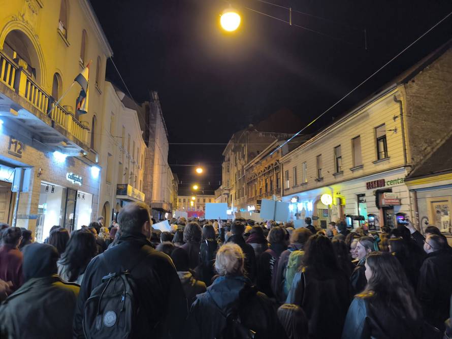 FOTO Jubilarni 10. Noćni marš u Zagrebu: Muškarac napao ženu, a onda se opirao policajcu