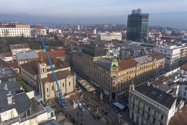 POGLED IZ ZRAKA Zagreb: Kupola teška 6 tona napokon je vraćena na toranj crkve
