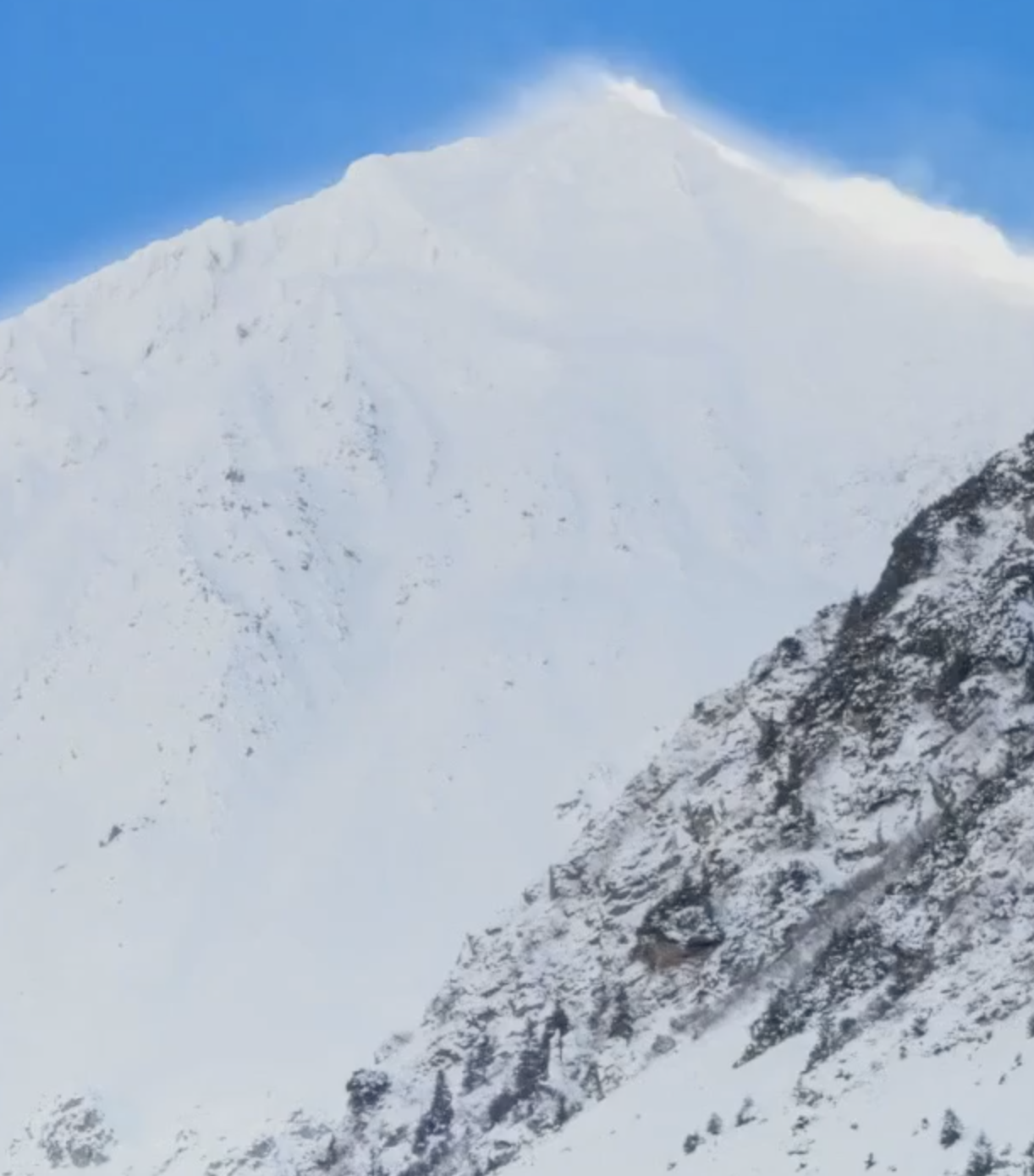 Lavina u Alpama: Tri skijaša su poginula, tisuće ljudi zameteno
