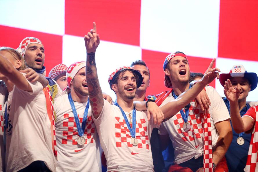 SveÄani doÄek Vatrenih na Trgu bana Josipa JelaÄiÄa