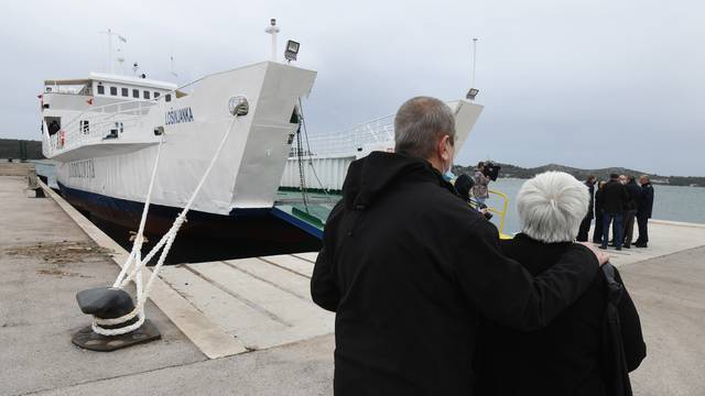 Šibenik: Oproštaj od kapetana Ante Mrvice u šibenskoj luci uz sirene brodova Jadrolinije