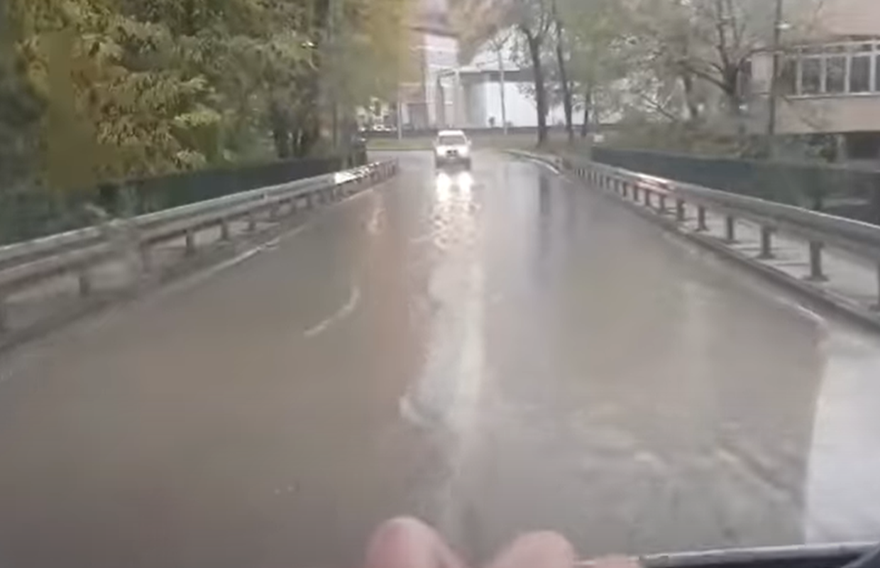 VIDEO Kaos u Hercegovini: Izlile su se rijeke, zatrpana su auta, a stanovnici su evakuirani...