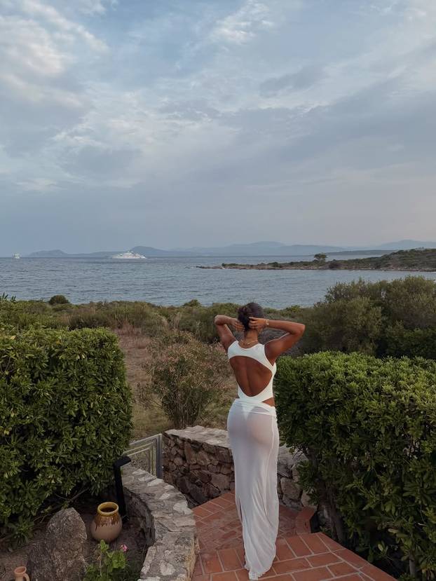 FOTO Bivša balerina Oriana gori od seksepila: Evo kakve sve vježbe radi za ovakvo tijelo