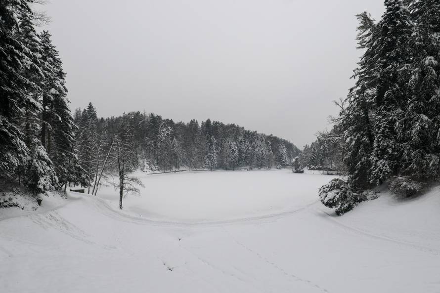 Trakošćan: Zaleđeno jezero Trakošćan stvara magičnu zimsku sliku