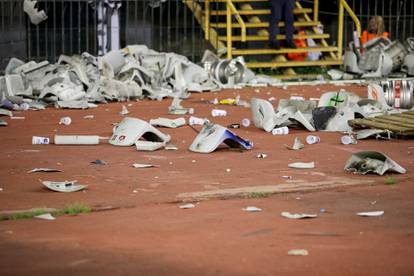 Split: Razbijene stolice nakon sukoba Torcide i policije 