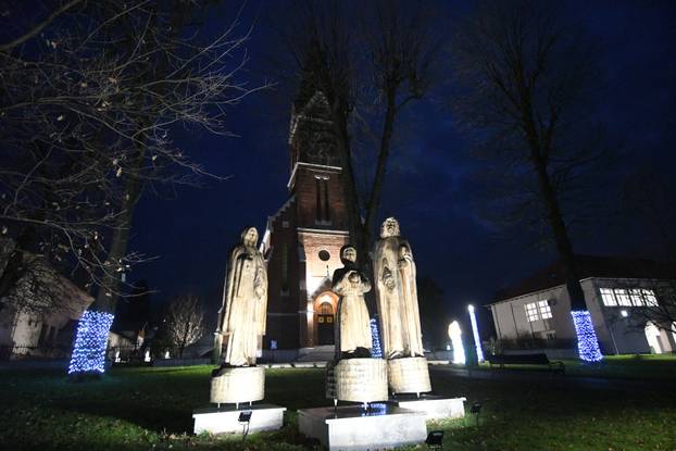 Božićni ugođaj na adventu u Slatini