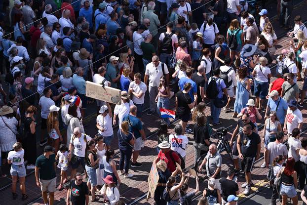 Tisuće prosvjednika preplavile središte Zagreba zbog otpada u Lici