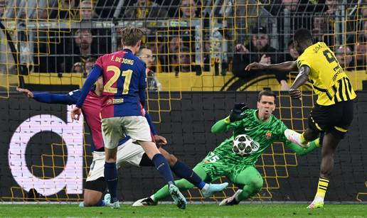 VIDEO Guirassy zabio hattrick za Borussiju, no nije bilo dovoljno. Evo kako je Barca prošla dalje