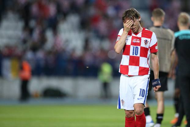 Osijek: Razočarani reprezentativci nakon izgubljene utakmice protiv Austrije rezultatom 3:0