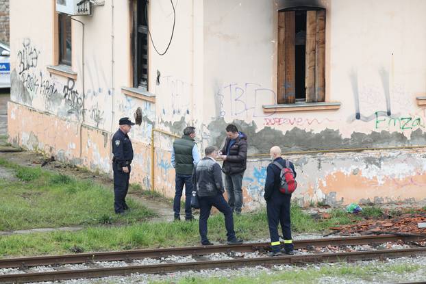 Osijek: Očevid jučerašnjeg požara na barakama uz prugu