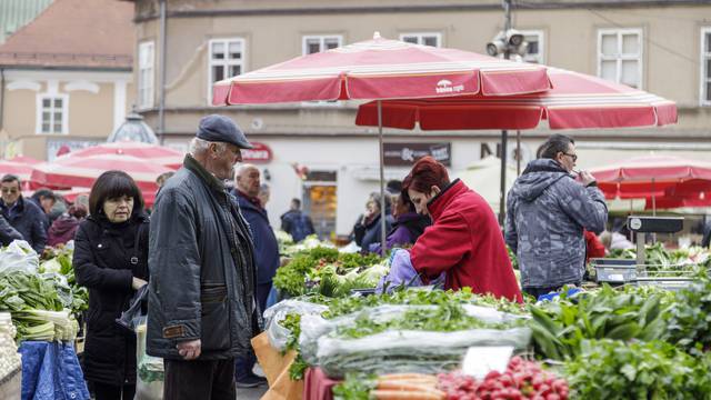 Zagreb: Subotnje prijepodne na tržnici Dolac