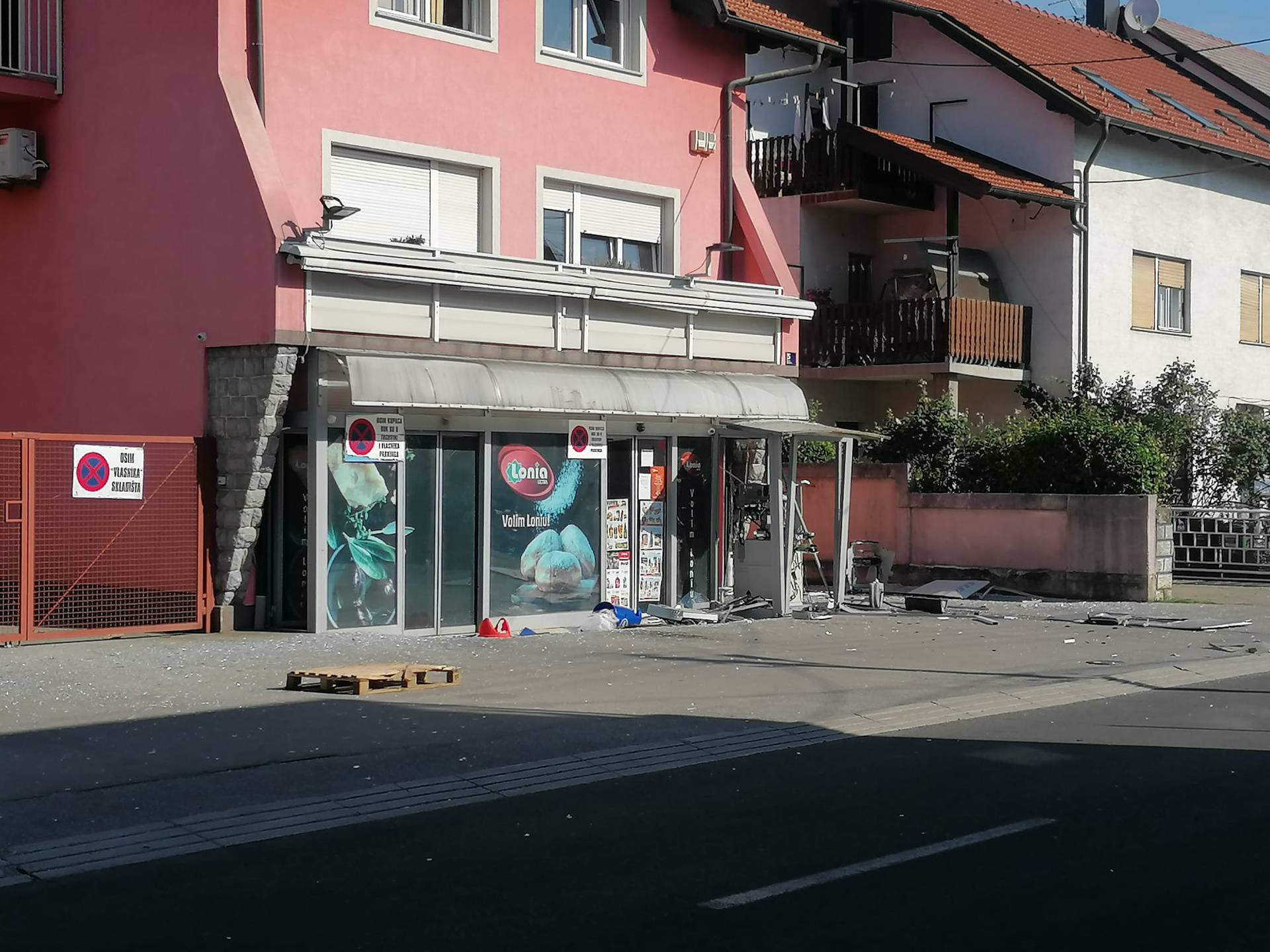 VIDEO Raznesen bankomat u Sesvetama. Zatvorili su ulicu