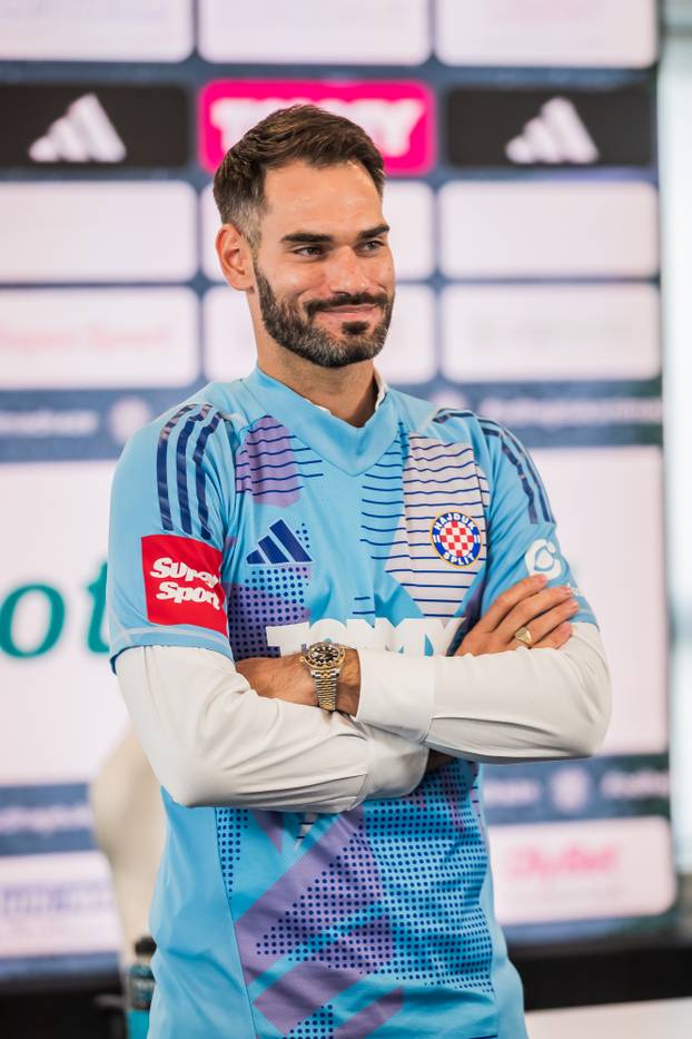 Split: Predstavljen novi Hajdukov igrač Ivica Ivušić
