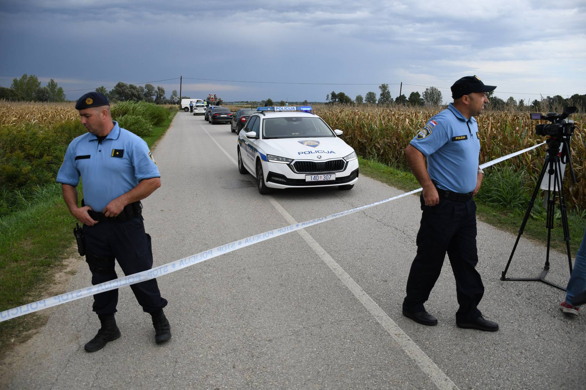 Bolfan: Žena i dvoje djece poginuli u naletu vlaka na automobil