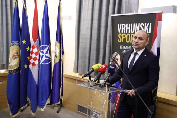 Zagreb: Ministar Anušić uručio ugovore vrhunskim sportašima i pričuvnicima Hrvatske vojske