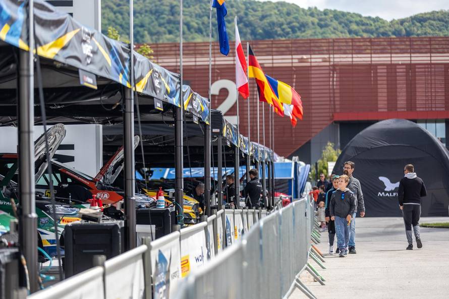 Zagreb: Pripreme i postavljanje servisnog parka uoči WRC Croatia Rallyja 2024. 