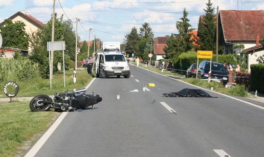 S biciklom je podletio pod motor te odmah poginuo