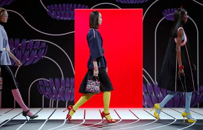 Prada predlaže styling za kraljice futurističke elegancije