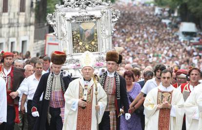 Tisuće vjernika u svetištima slave blagdan Velike Gospe 