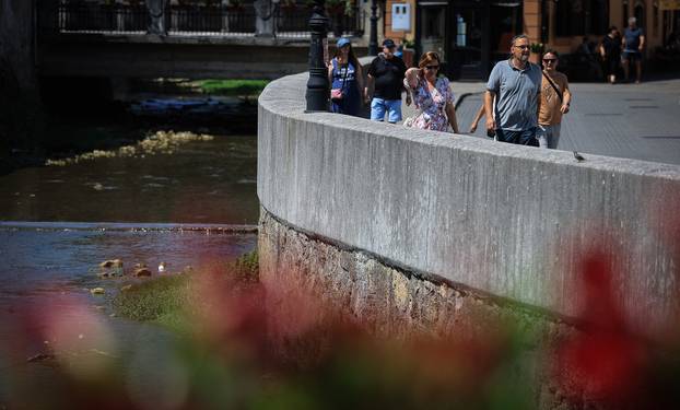 Visoke temperature ispraznile ulice Samobora