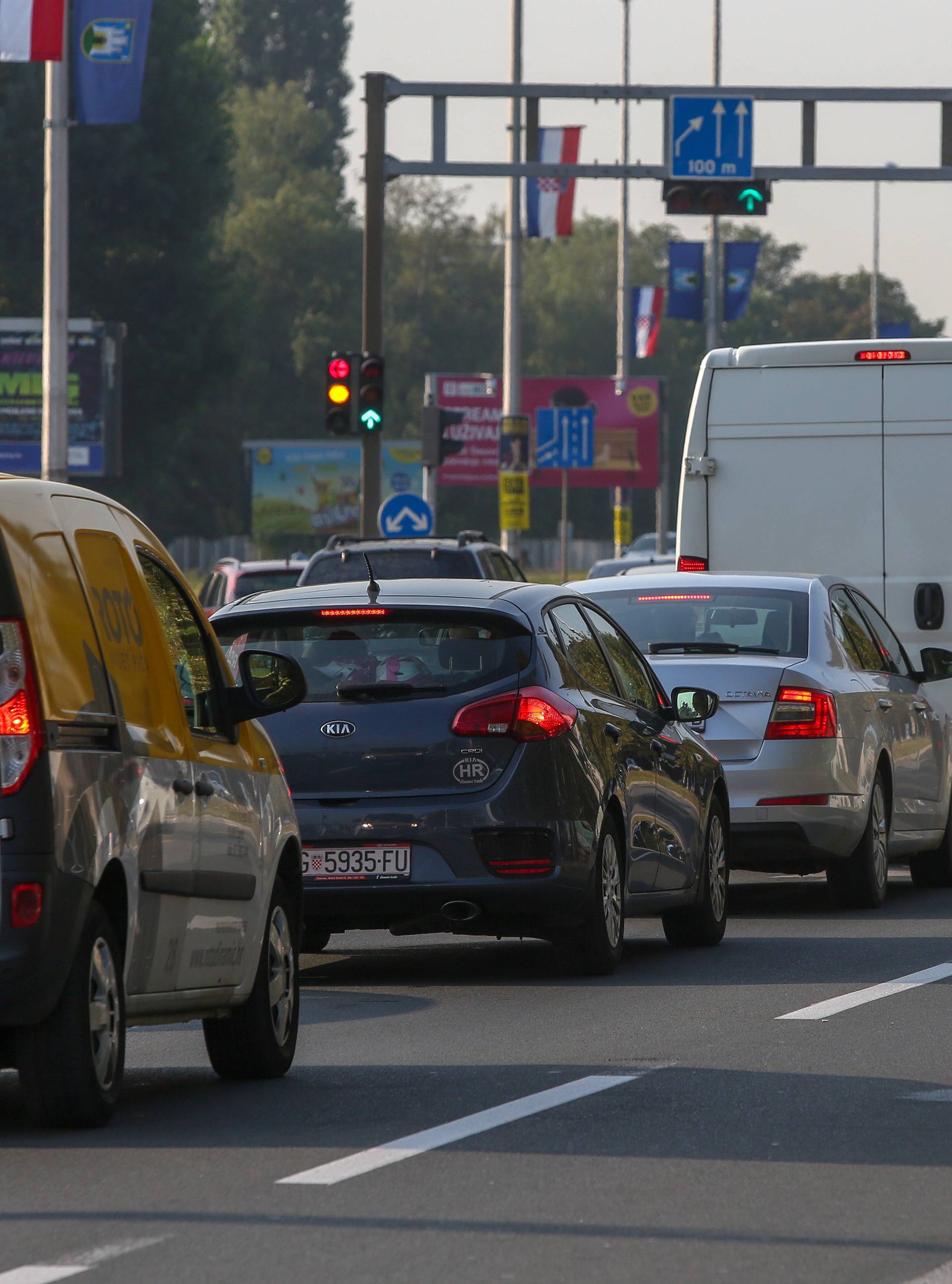 Zagreb: Prometne guÅ¾ve na aveniji  VeÄeslava Holjevca zbog radova u ulici SR NjemaÄke