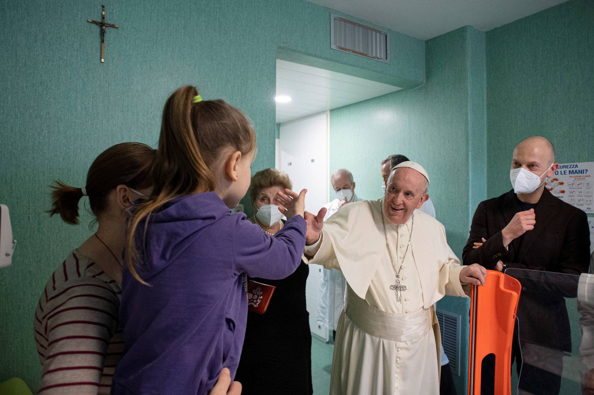 Pope Francis visits Bambino Gesu Pediatric Hospital to thank for caring for Ukrainian children