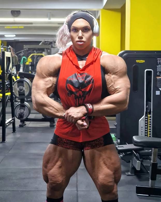 FOTO Zovu je 'planinom mišića', dolazi i do Dubrovnika: Dečki su opsjednuti sa mnom. Dosađuju!