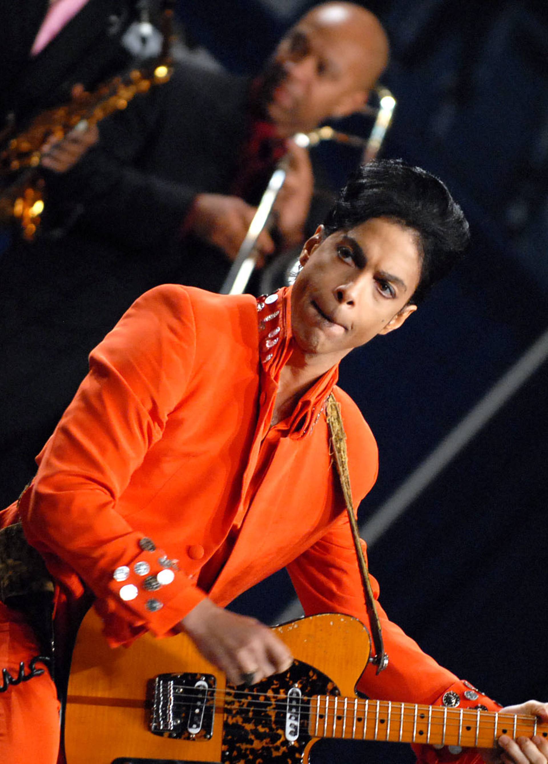 Prince plays for Super Bowl media