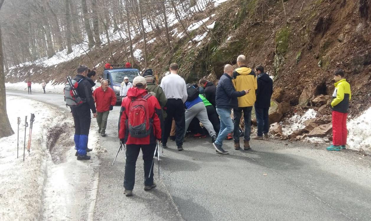 Stijena je blokirala Sljemensku cestu, odron prijeti i Kostajnici