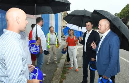 Čelnici Siska: Problemi s obnovom, stradalnici u potresu nezadovoljni radom Vlade