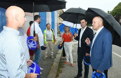 Čelnici Siska: Problemi s obnovom, stradalnici u potresu nezadovoljni radom Vlade