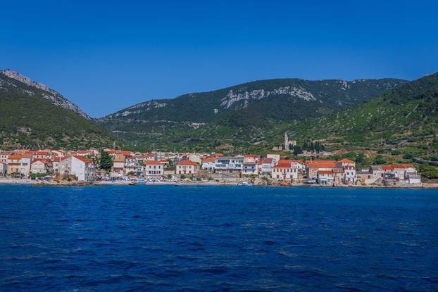 Vis: Poslijepodnevne panorame Komiže i Komiške uvale