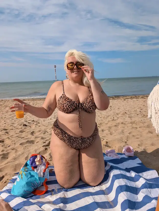 FOTO Fotkala se uz Arsenalovu zvijezdu, 'pobrkali' su je za njegovu djevojku: 'Odvratni ste'