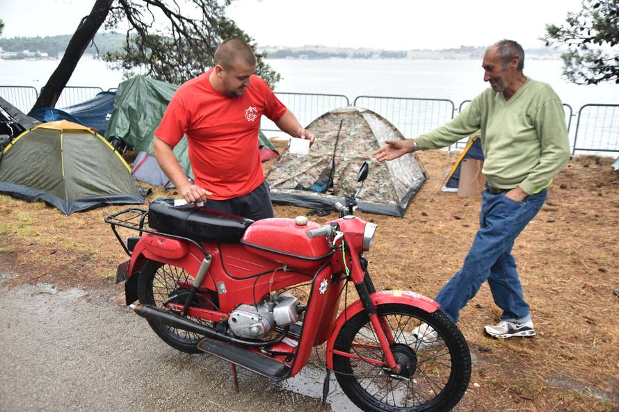 'Ovaj crveni Tomos iz 1970. juri čak 50 kilometara na sat...'