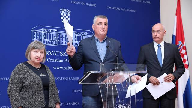 Zagreb: Klub zastupnika Mosta nezavisnih lista na konferenciji kritizirao Vladu RH