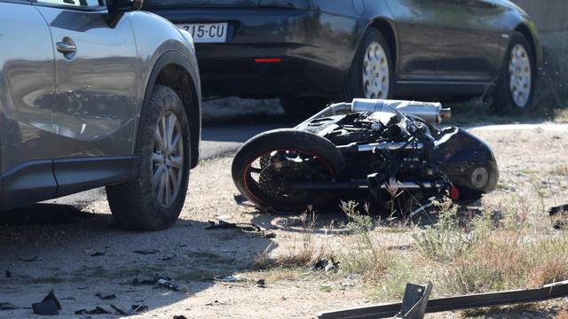 U prometnoj nesreću u Drnišu poginula jedna osoba