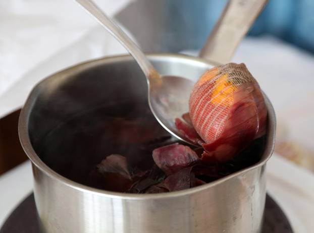 Bojanje Uskršnjih jaja na način kako su to radili naši stari