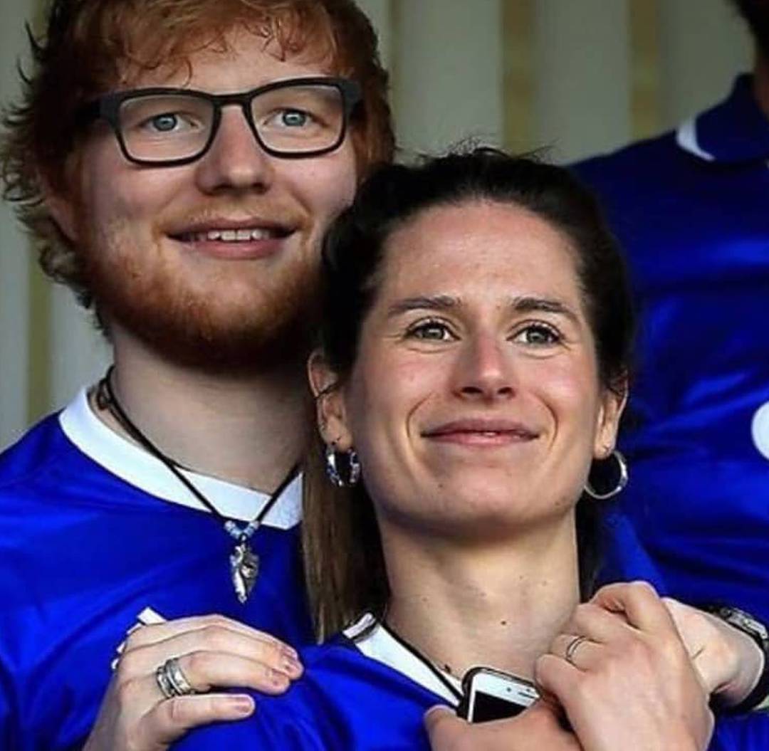 Ed Sheeran pokazao prsten i natuknuo da se tajno oženio