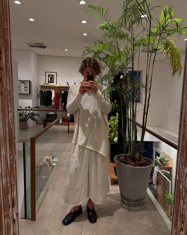 FOTO 'Alpski modni mačak' voli nositi bunde, suknje i lakirati nokte. Sad dominira skijanjem