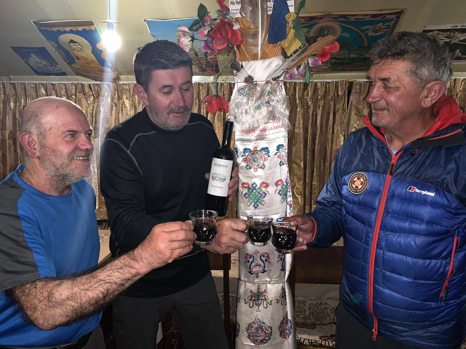 Šest dana na planini: Vlaji na Himalaji piju hrvatska vina