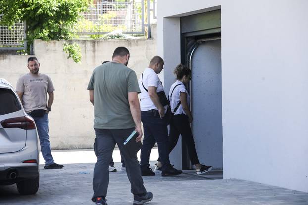 Zagreb: Policijski očevid još uvijek traje gdje su sinoć u ulici Črna voda ubijeni muškarac i žena