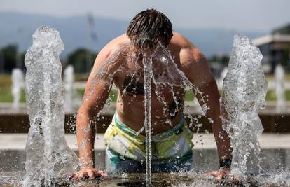 Senj se od jutra 'pržio' na 30°C, Dom zdravlja poziva na oprez: 'Ne izlazite van ako ne morate'