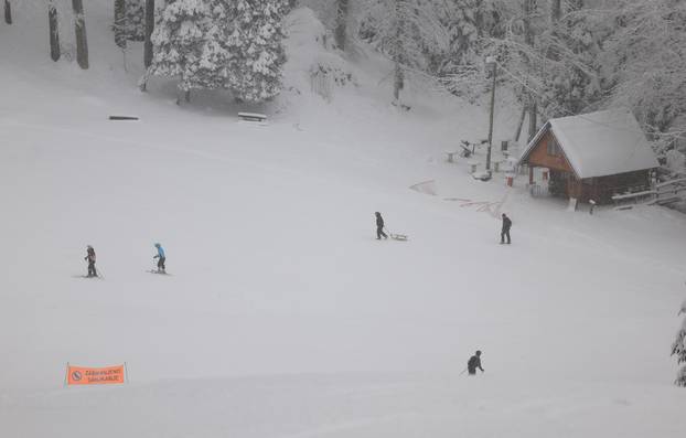 Zagreb: Započela skijaška sezona na Sljemenu 