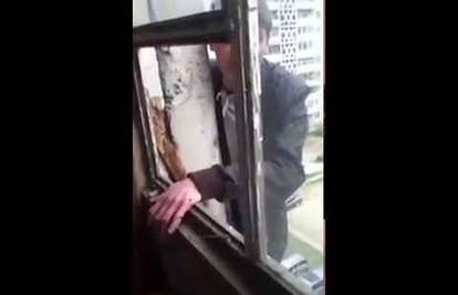 'Hej, susjed!': Stajao na rubu zgrade i ljutito žicao cigaretu