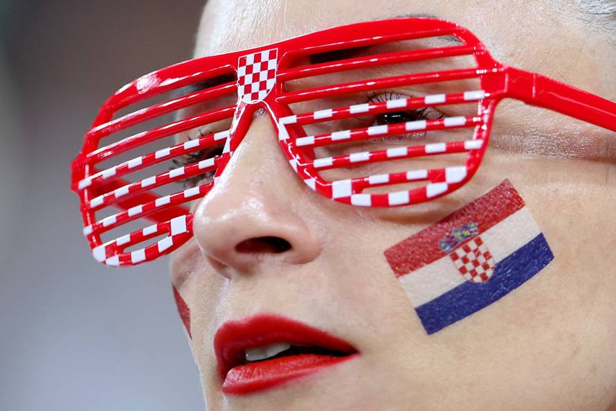 KATAR 2022 - Navijači na stadionu tijekom utakmice Hrvatske i Brazila u četvrtfinalu Svjetskog prvenstva u Katru